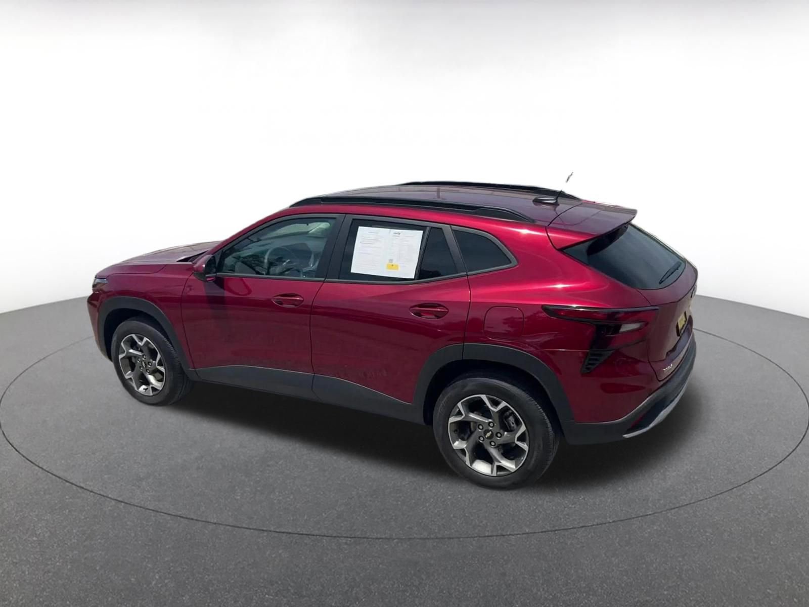 Used 2025 Chevrolet Trax LT FWD image 10