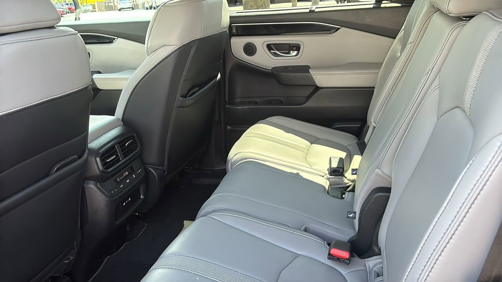 Used 2025 Honda Pilot EX-L image 29
