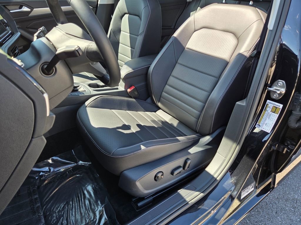 Used 2024 Volkswagen Jetta SE image 6