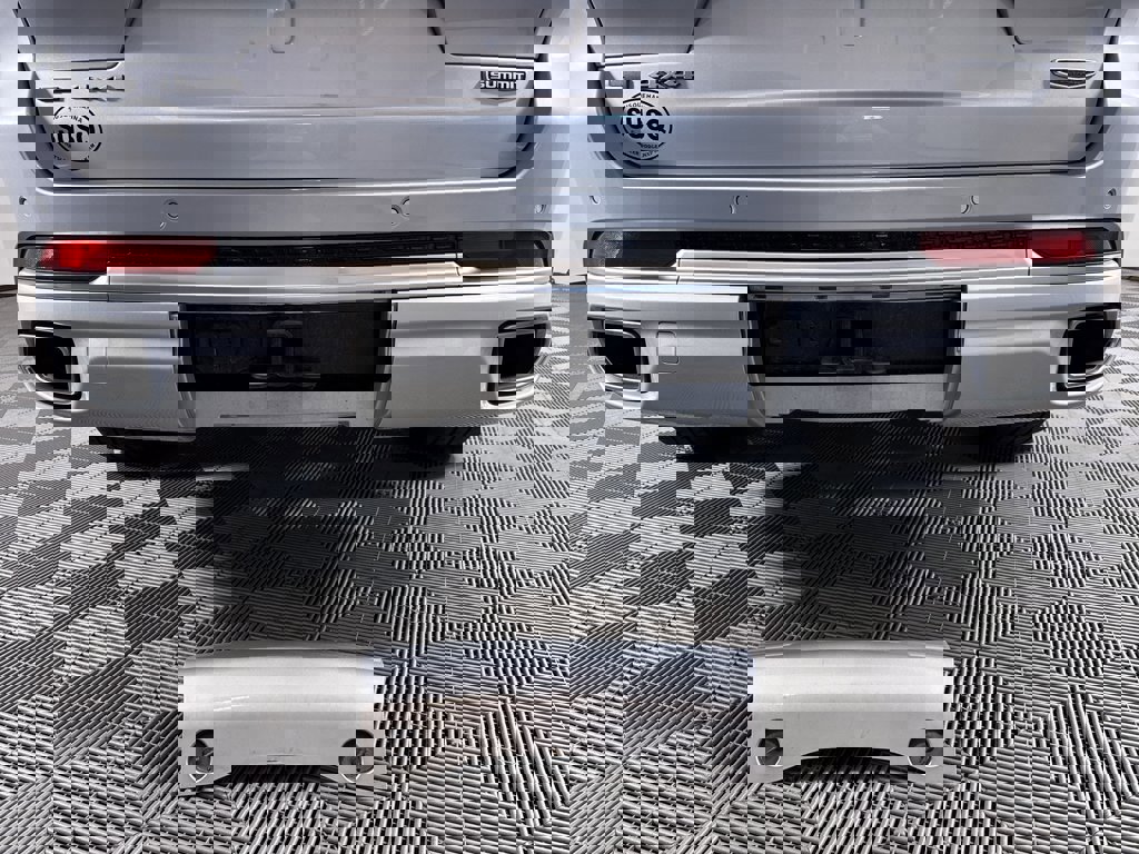 Used 2021 Jeep Grand Cherokee L Summit w/ Luxury Tech Group V image 12