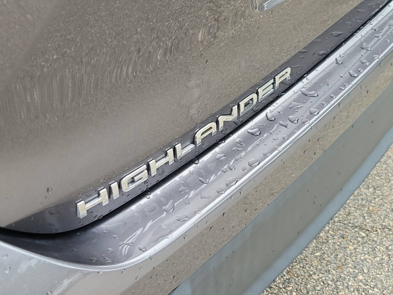Used 2022 Toyota Highlander LE FWD image 6