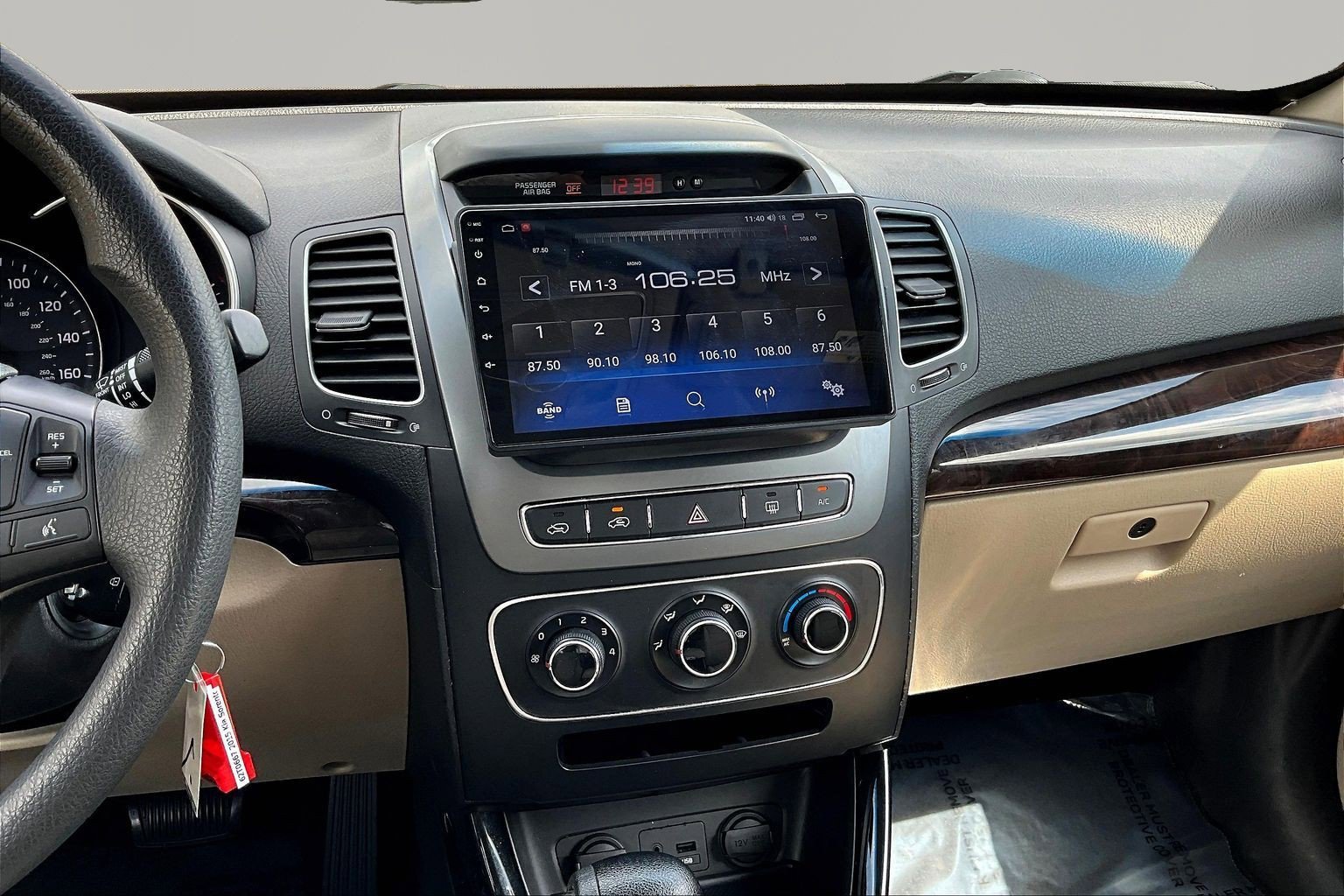 Used 2015 Kia Sorento LX image 9