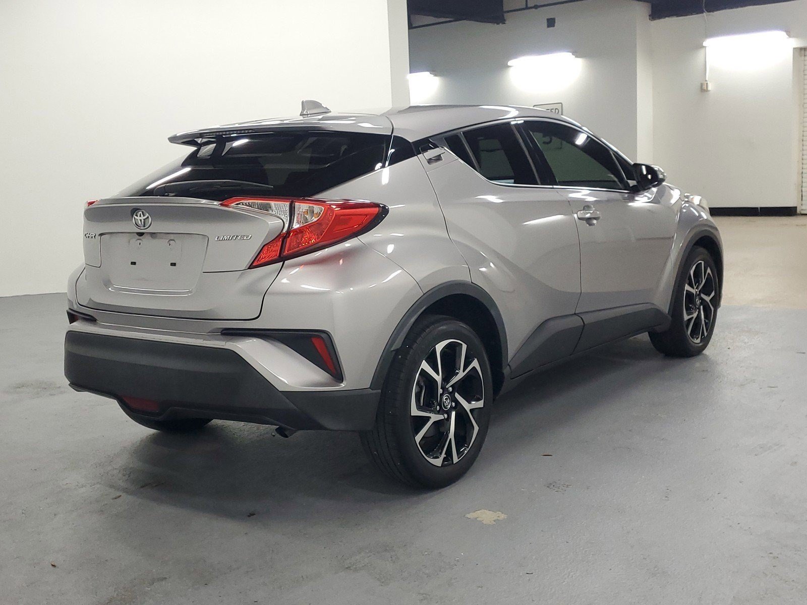 Used 2019 Toyota C-HR Limited FWD image 8