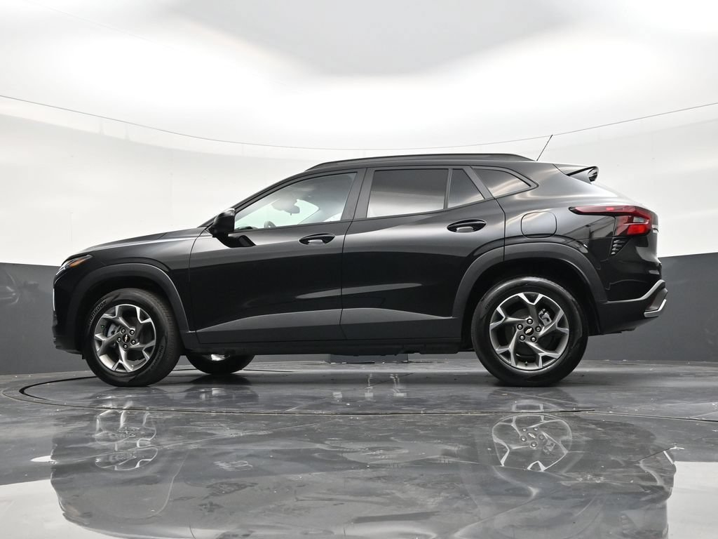 Used 2025 Chevrolet Trax LT w/ Driver Confidence Package FWD image 18