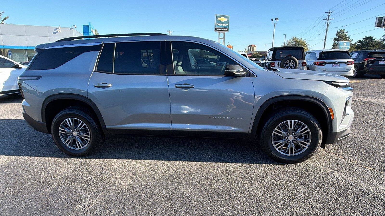 New 2027 Chevrolet Traverse LT FWD image 6