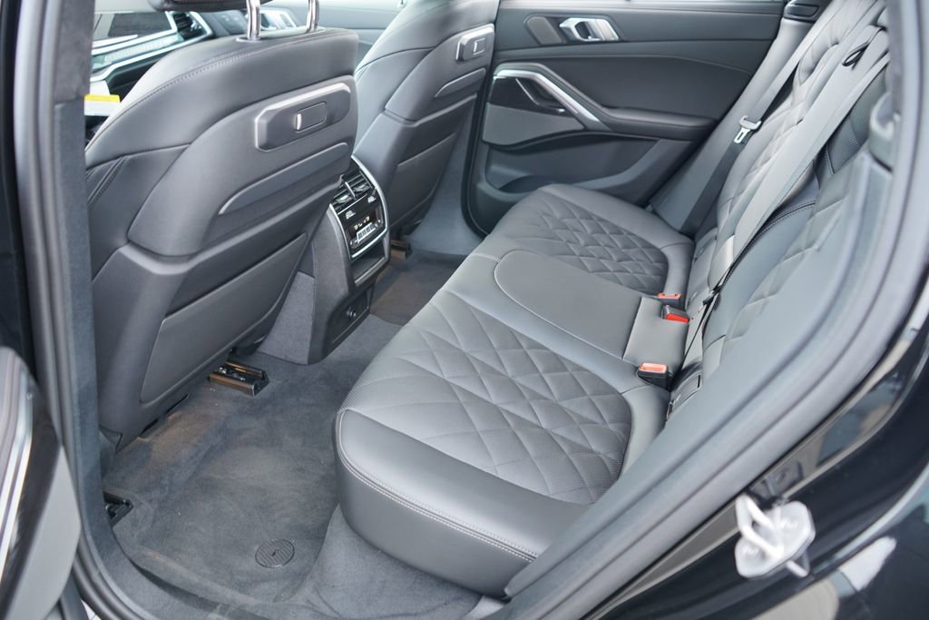 New 2026 BMW X6 xDrive40i w/ Executive Package image 18