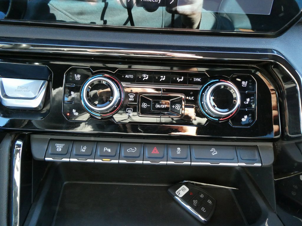 Used 2024 GMC Sierra 2500 AT4 w/ Technology Package image 26