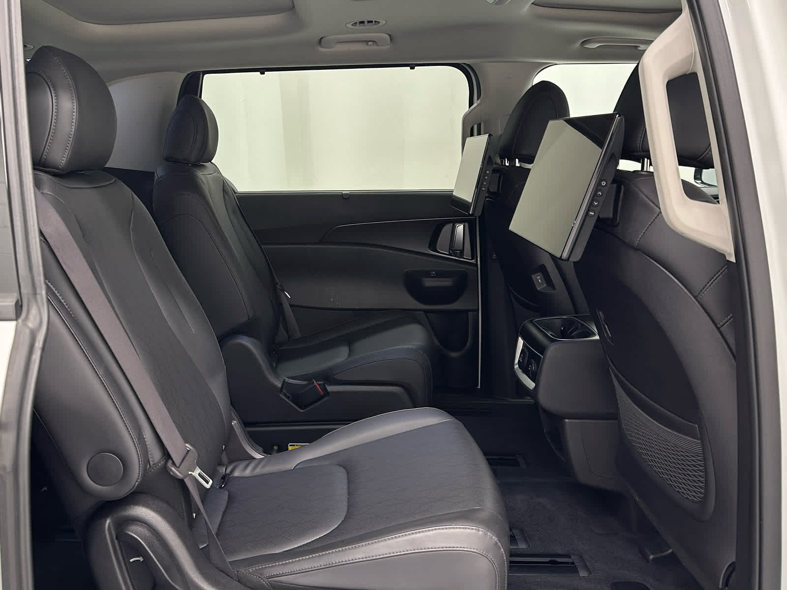 Used 2025 Kia Carnival SX FWD image 22