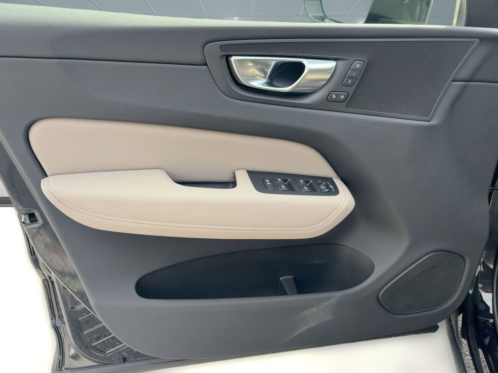 New 2026 Volvo XC60 B5 Plus w/ Protection Package Premier image 31