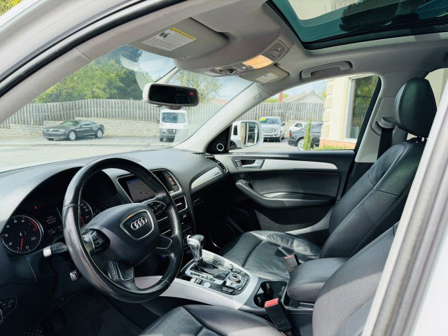 Used 2017 Audi Q5 2.0T Premium Plus w/ Technology Package image 5