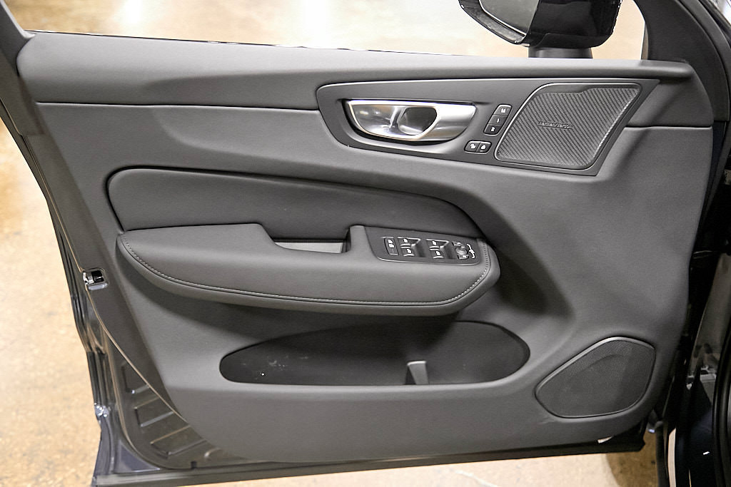 New 2026 Volvo XC60 T8 Plus w/ Climate Package AWD/4WD image 10
