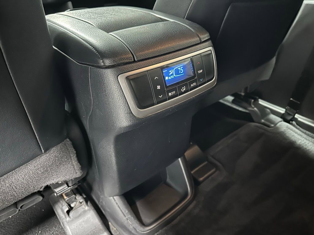 Used 2018 Toyota Highlander Plus w/ Carpet Mat Package (TMS) AWD/4WD image 43