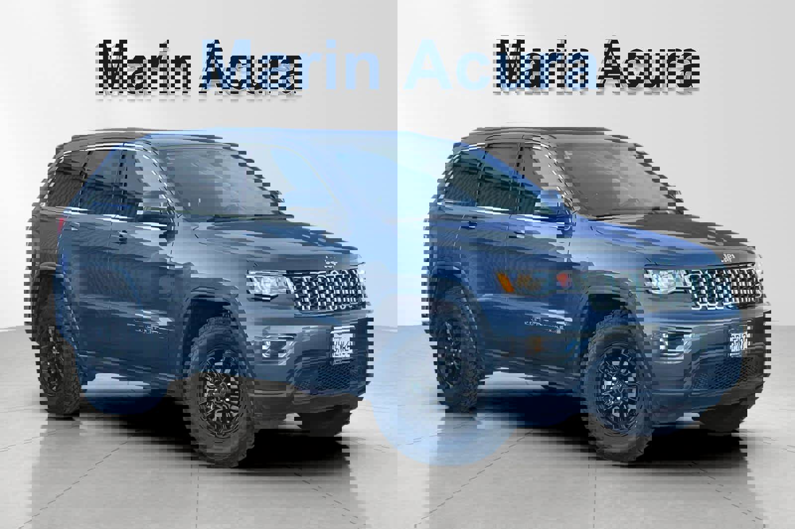 Used 2020 Jeep Grand Cherokee Laredo image 1