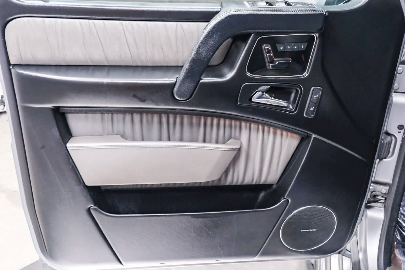 Used 2015 Mercedes-Benz G 550 image 25
