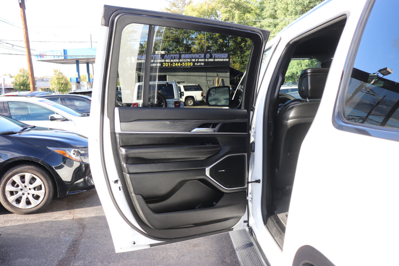 Used 2024 Jeep Wagoneer L Series II w/ Flexible Seating Group image 32