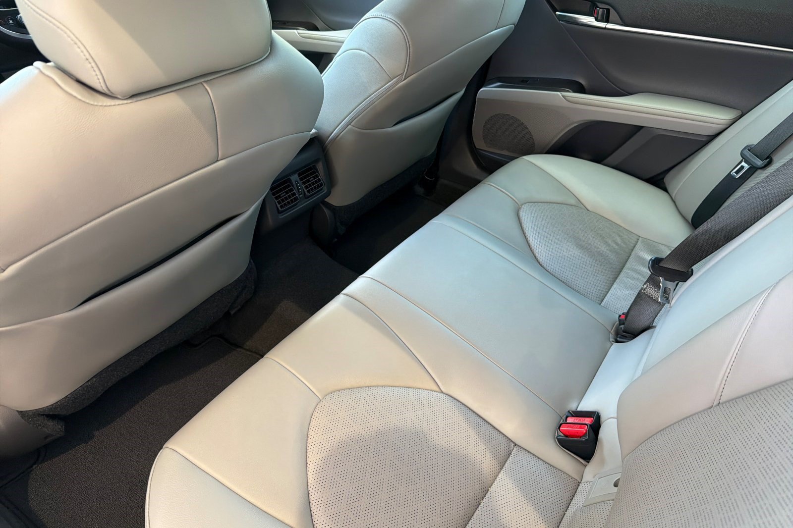Used 2021 Toyota Camry XSE FWD image 15