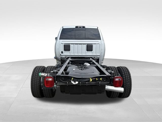 New 2026 RAM 5500 4x4 Crew Cab w/ Laramie Trim Package image 15