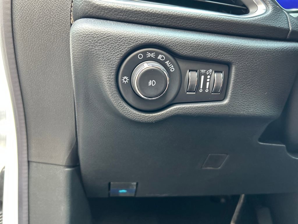 Used 2026 Chrysler Pacifica Pinnacle FWD image 14