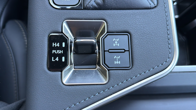 Used 2024 Lexus GX 550 AWD/4WD image 32