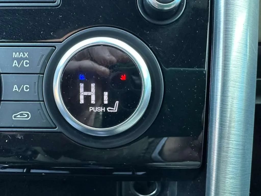 Used 2017 Land Rover Discovery HSE AWD/4WD image 22