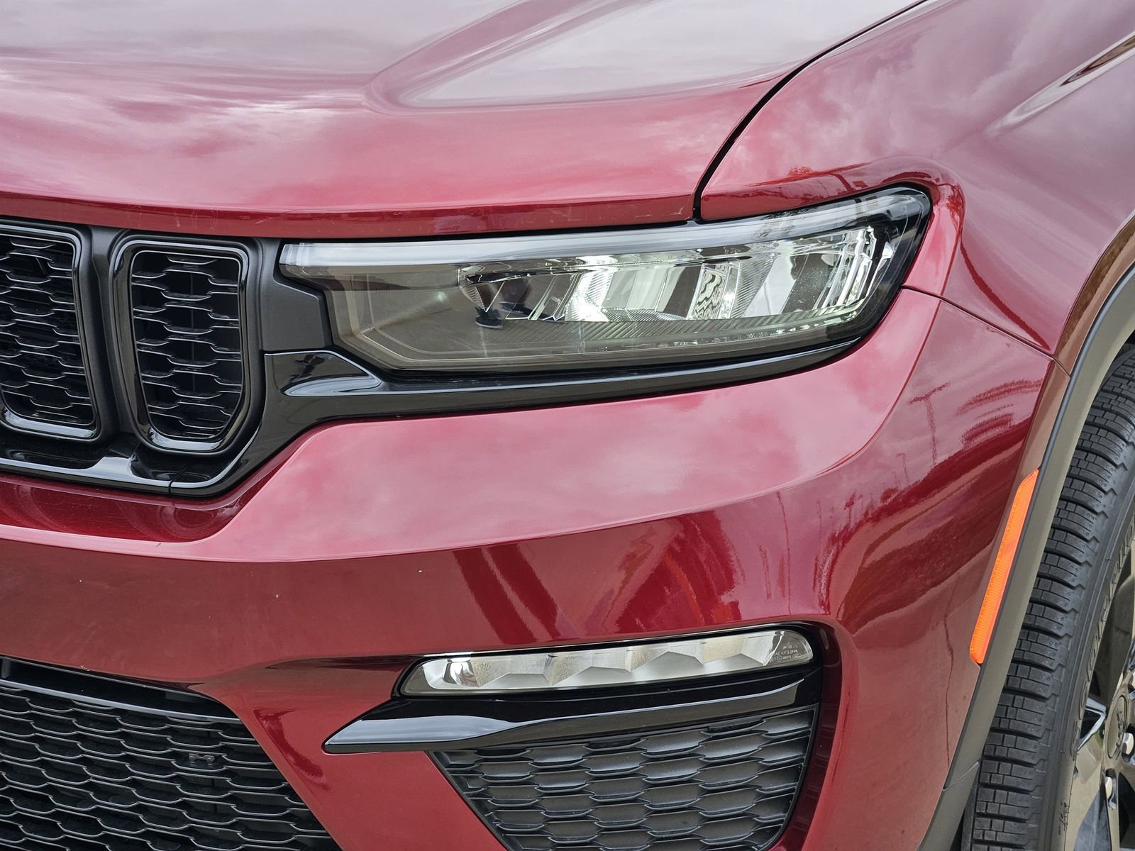 Used 2025 Jeep Grand Cherokee Limited w/ Black Appearance Package image 10