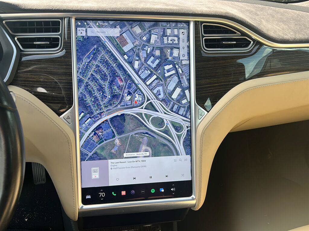 Used 2015 Tesla Model S 70D AWD/4WD image 4
