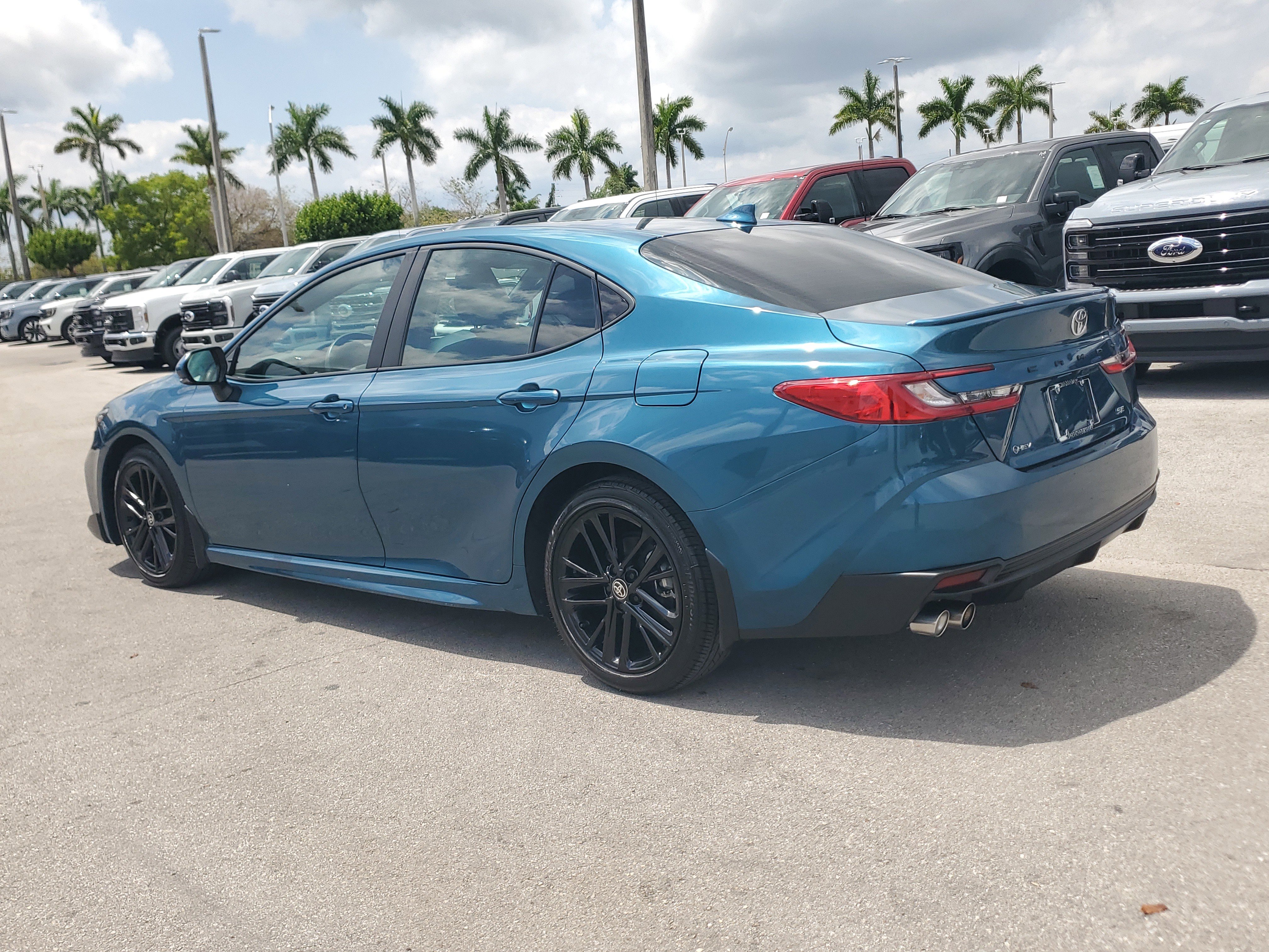 Used 2025 Toyota Camry SE FWD image 7