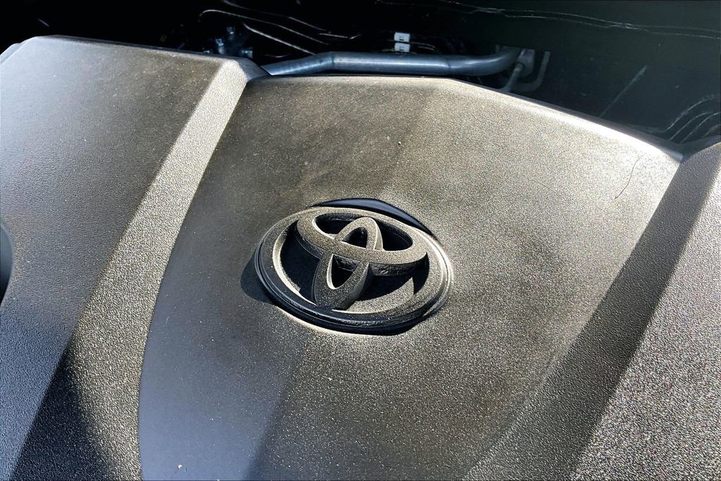 Used 2022 Toyota Camry XSE FWD image 30