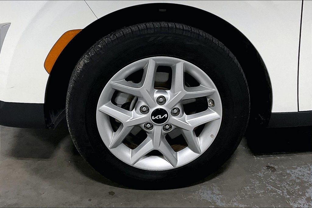 Used 2025 Kia Soul LX w/ LX Technology Package FWD image 10