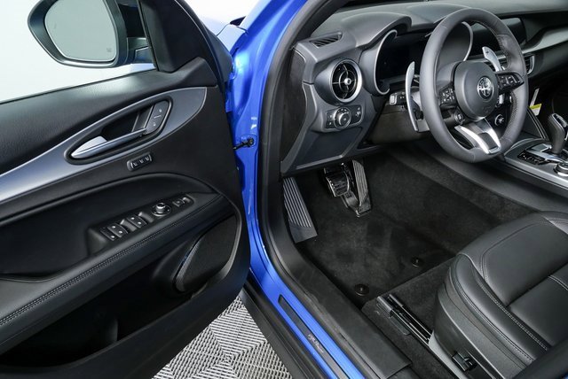 New 2025 Alfa Romeo Stelvio Sprint w/ Convenience Package image 8