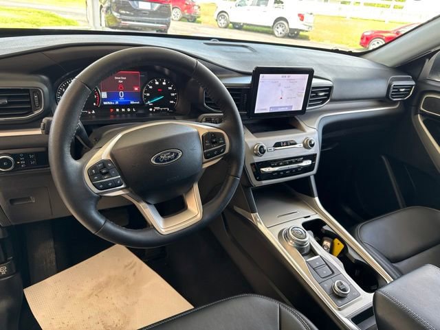 Used 2024 Ford Explorer XLT AWD/4WD image 11