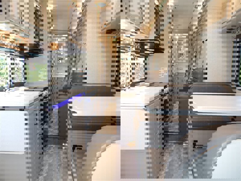 Used 2022 Ford E-450 and Econoline 450 Super Duty w/ Motorhome Prep Package image 29