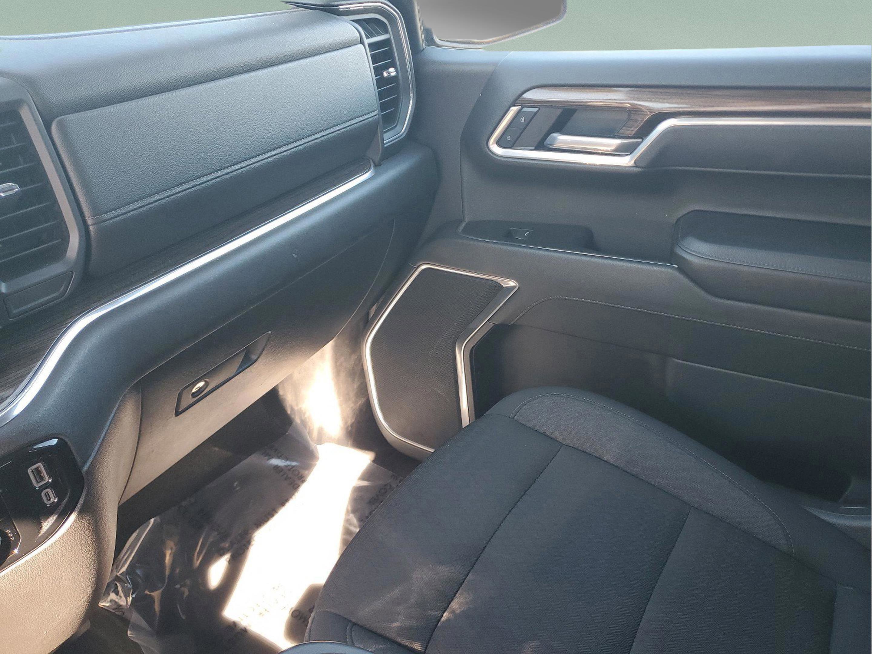 Used 2025 Chevrolet Silverado 1500 LT AWD/4WD image 21