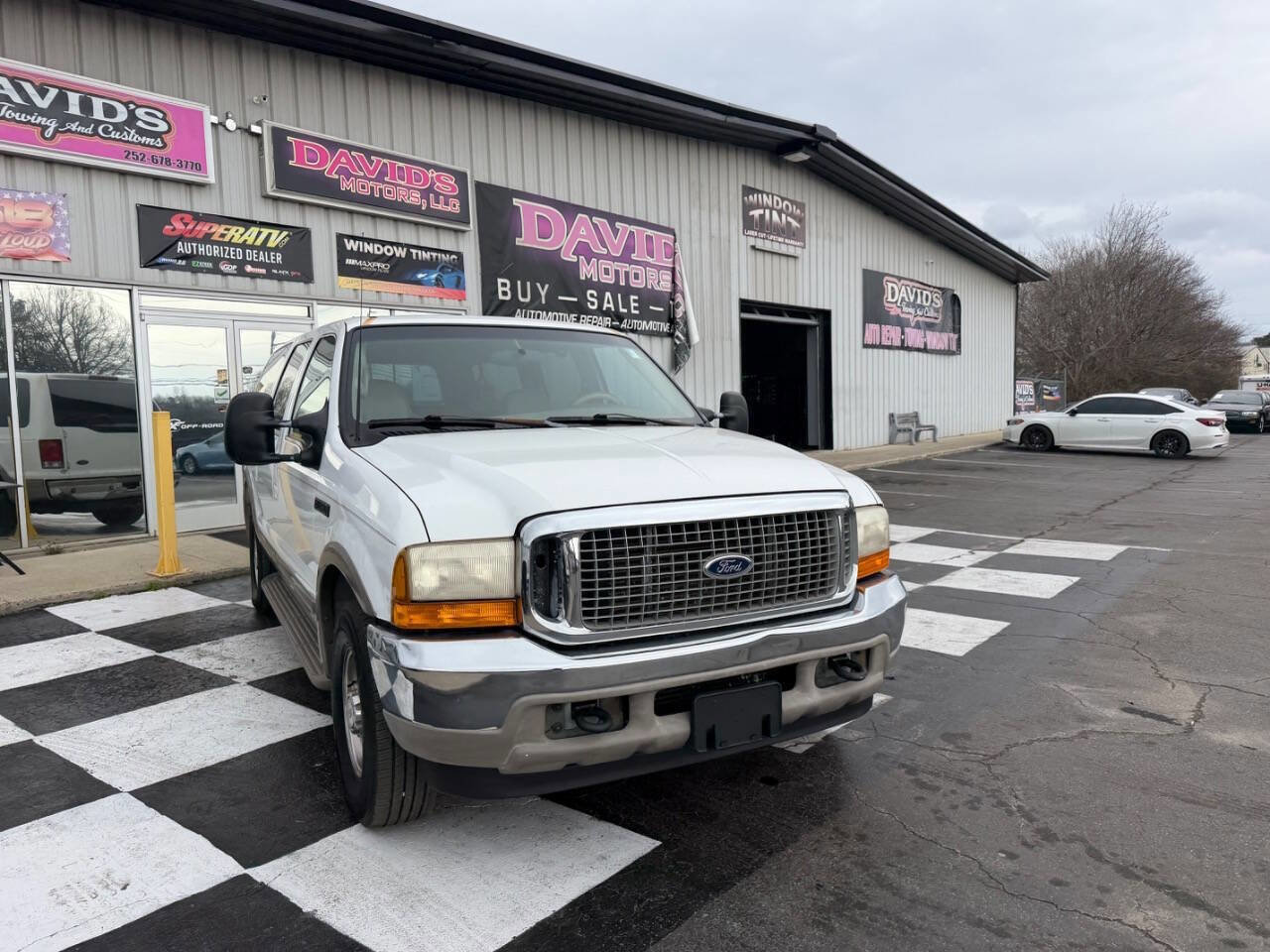 Used 2000 Ford Excursion Limited image 3