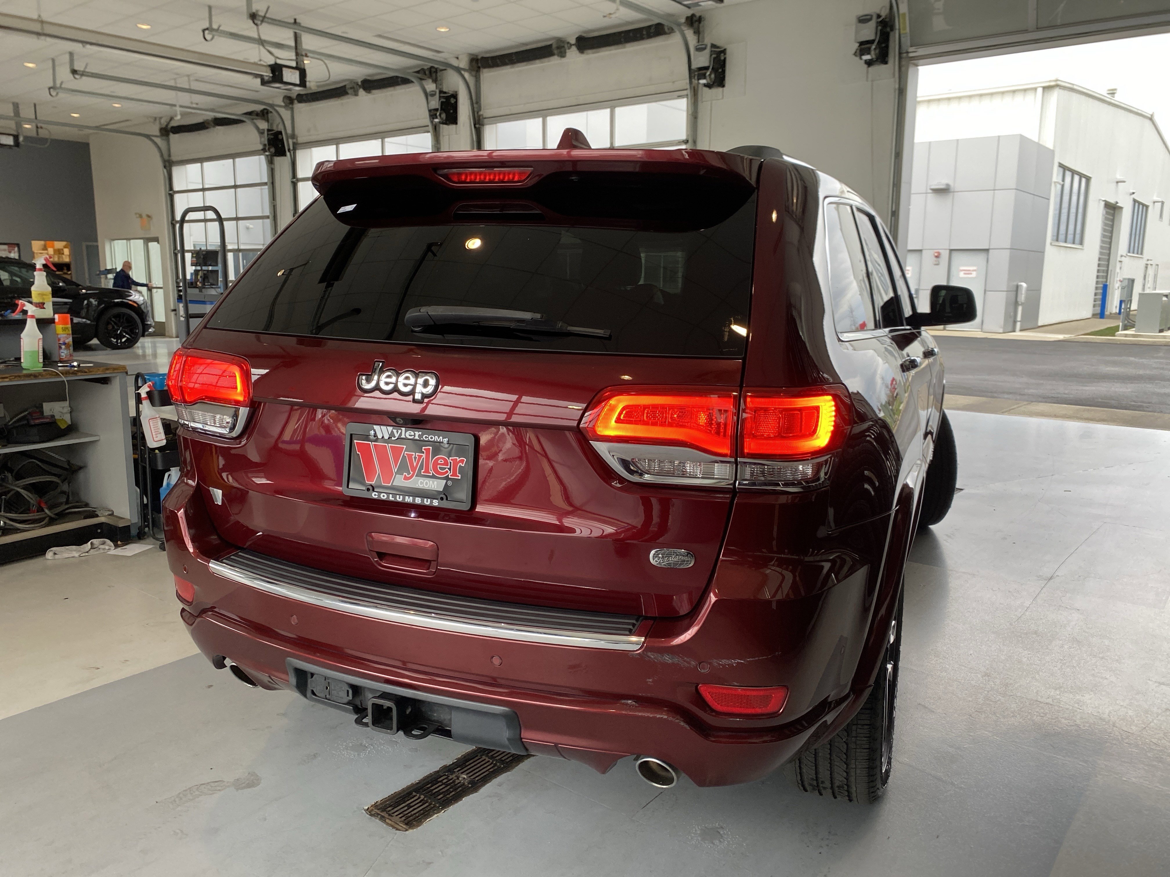 Used 2018 Jeep Grand Cherokee Overland image 4