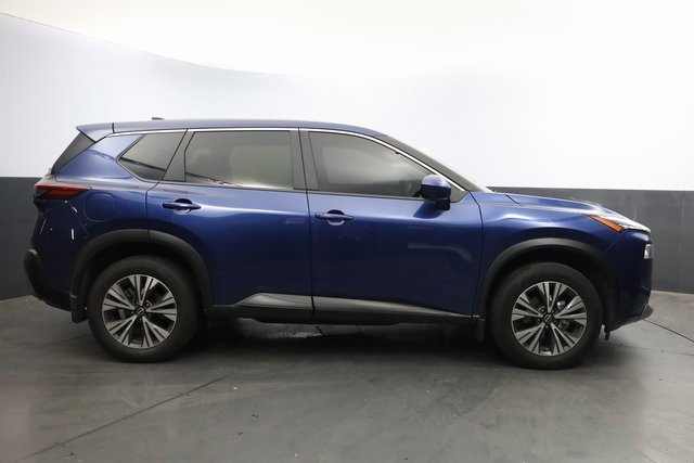 Used 2023 Nissan Rogue SV image 3