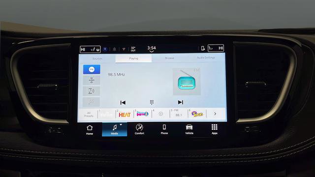 New 2026 Chrysler Pacifica Select image 26