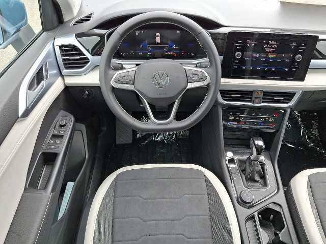 Used 2025 Volkswagen Taos SE w/ Panoramic Sunroof Package AWD/4WD image 7