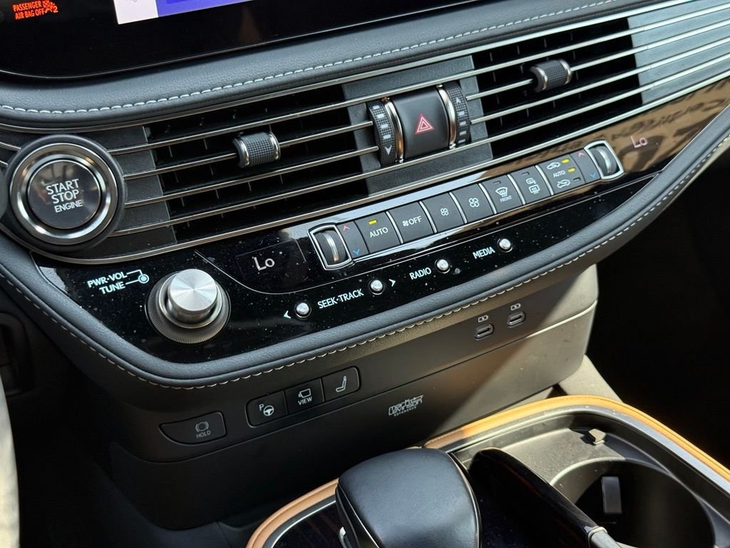 Certified 2024 Lexus LS 500 w/ Luxury Package RWD image 35