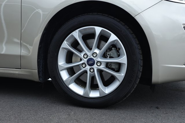 Used 2019 Ford Fusion Energi Titanium FWD image 5