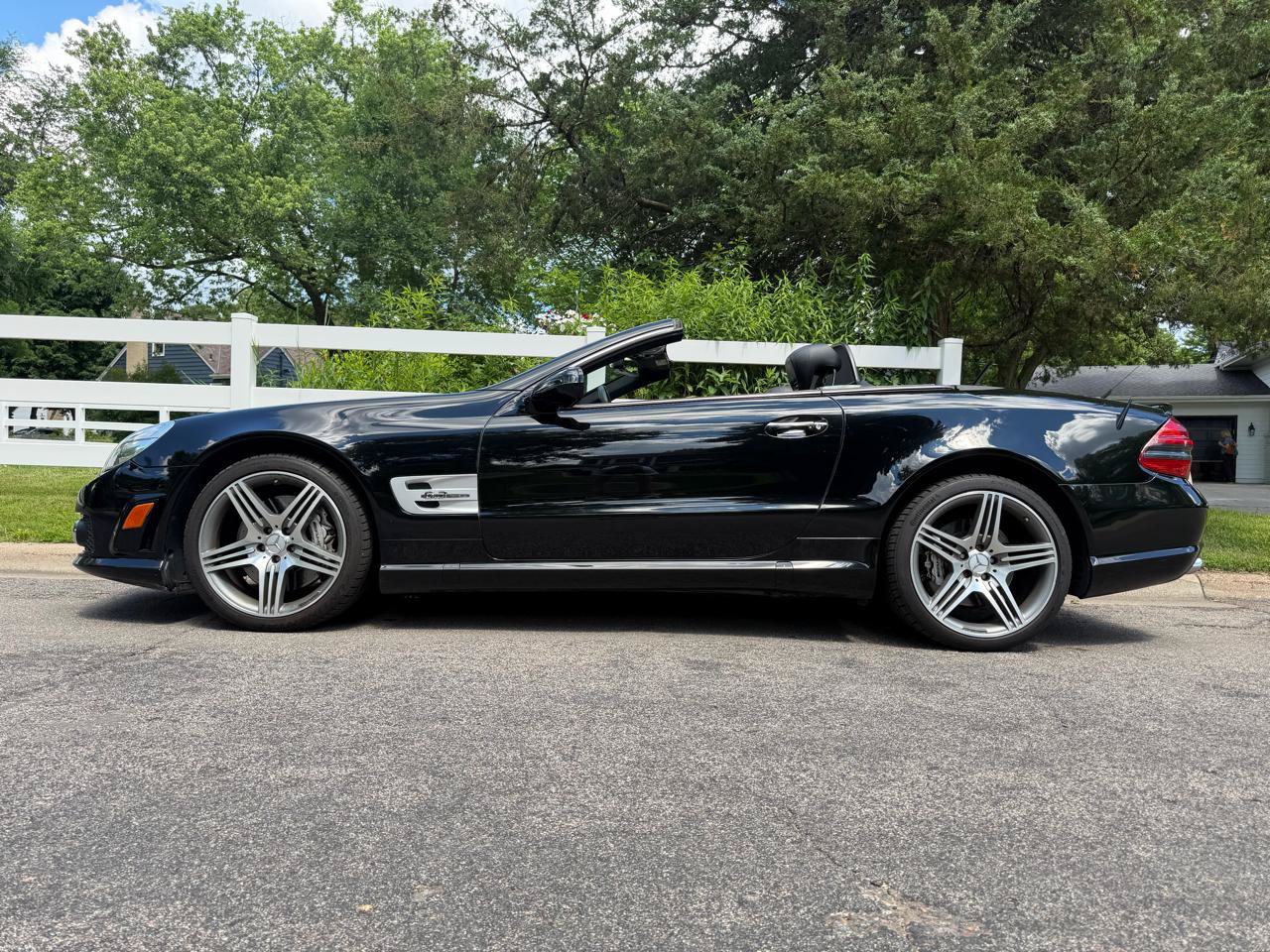 Used 2011 Mercedes-Benz SL 63 AMG image 3