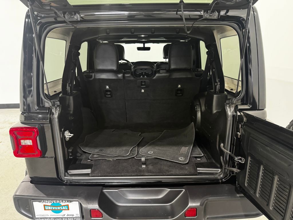 Used 2018 Jeep Wrangler Unlimited Sahara w/ Uconnect 4C Nav & Sound Group image 23