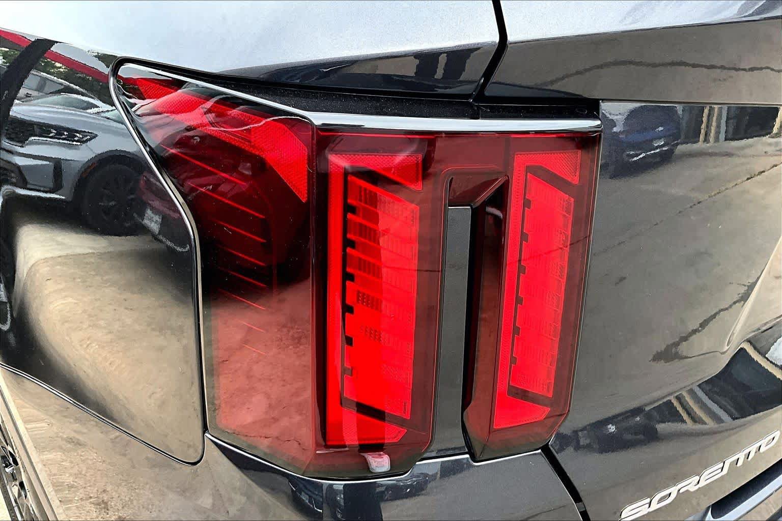 Used 2025 Kia Sorento S FWD image 27