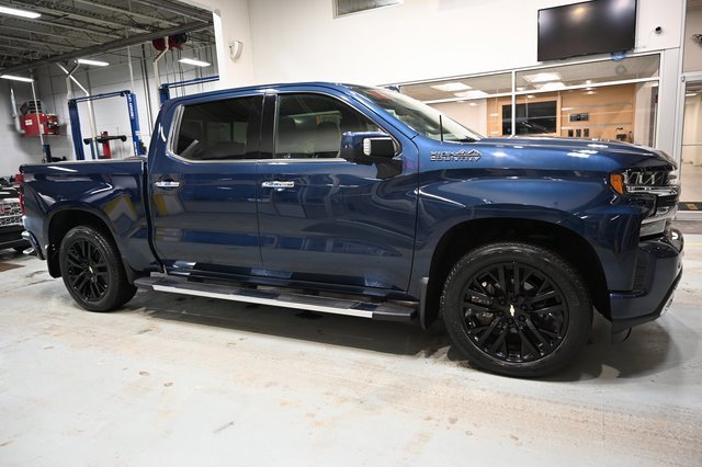 Used 2019 Chevrolet Silverado 1500 High Country w/ Technology Package image 4