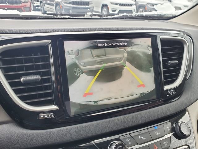 Certified 2024 Chrysler Pacifica Touring-L image 17