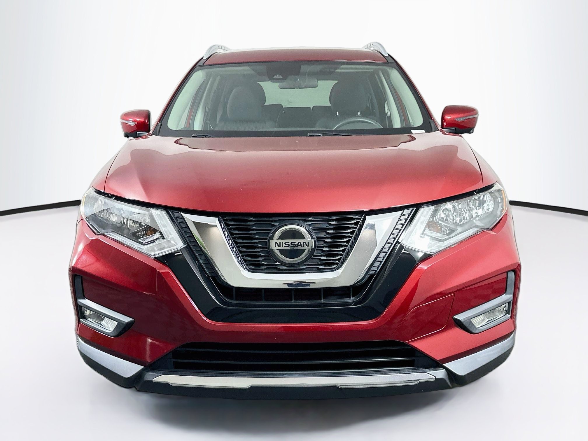 Used 2019 Nissan Rogue SV w/ Premium Package FWD image 2