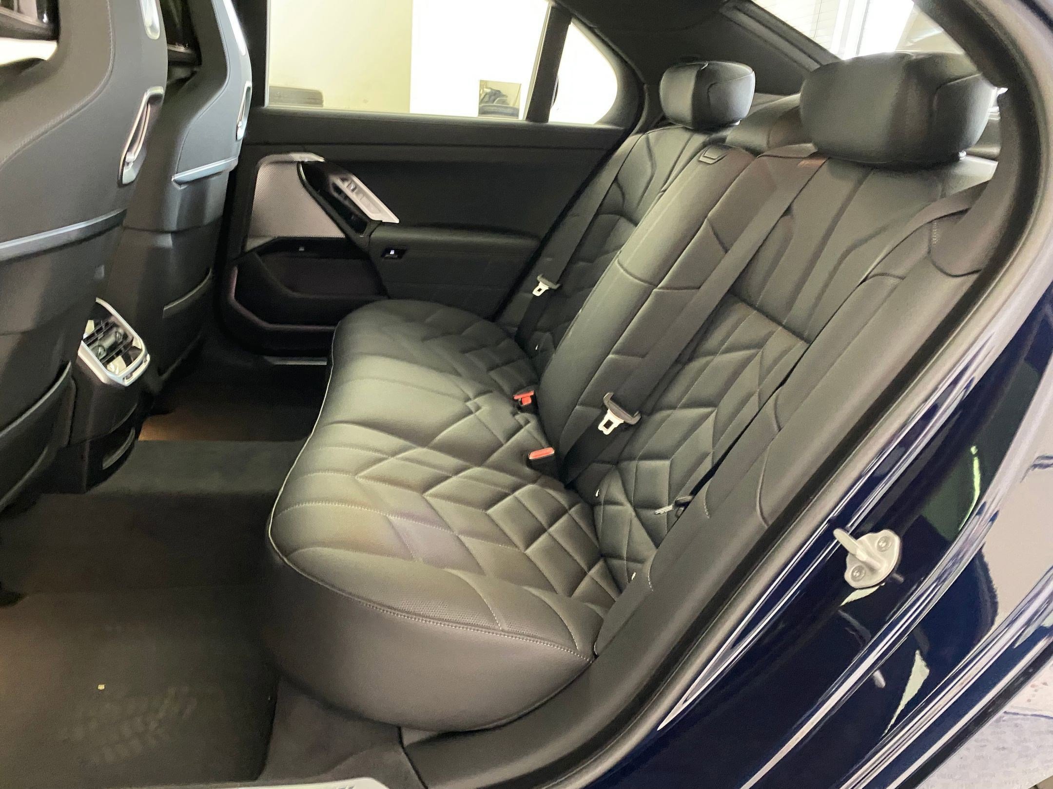 Used 2026 BMW 750e xDrive w/ Executive Package AWD/4WD image 13