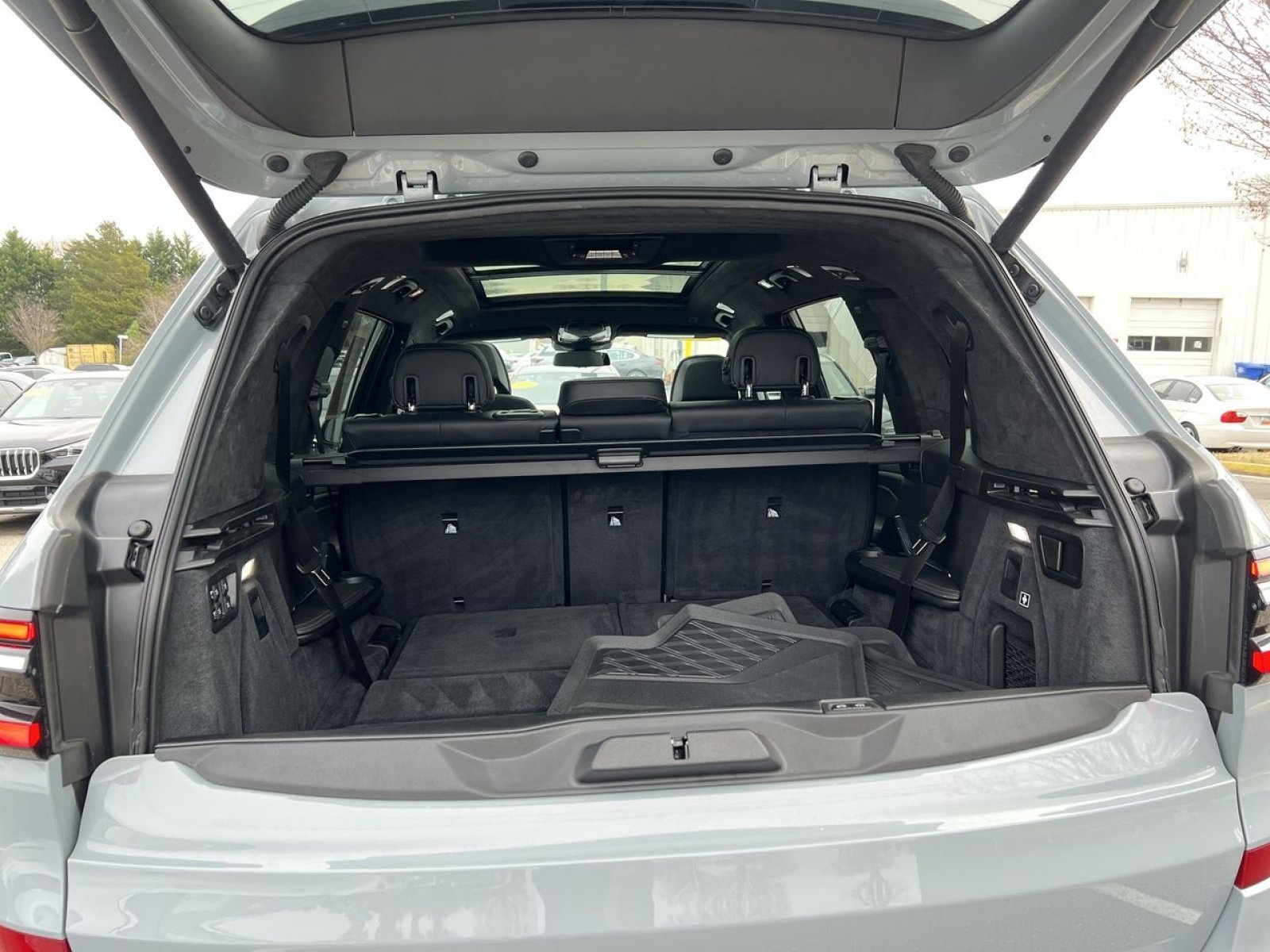 Used 2024 BMW X7 M60i w/ Executive Package image 28