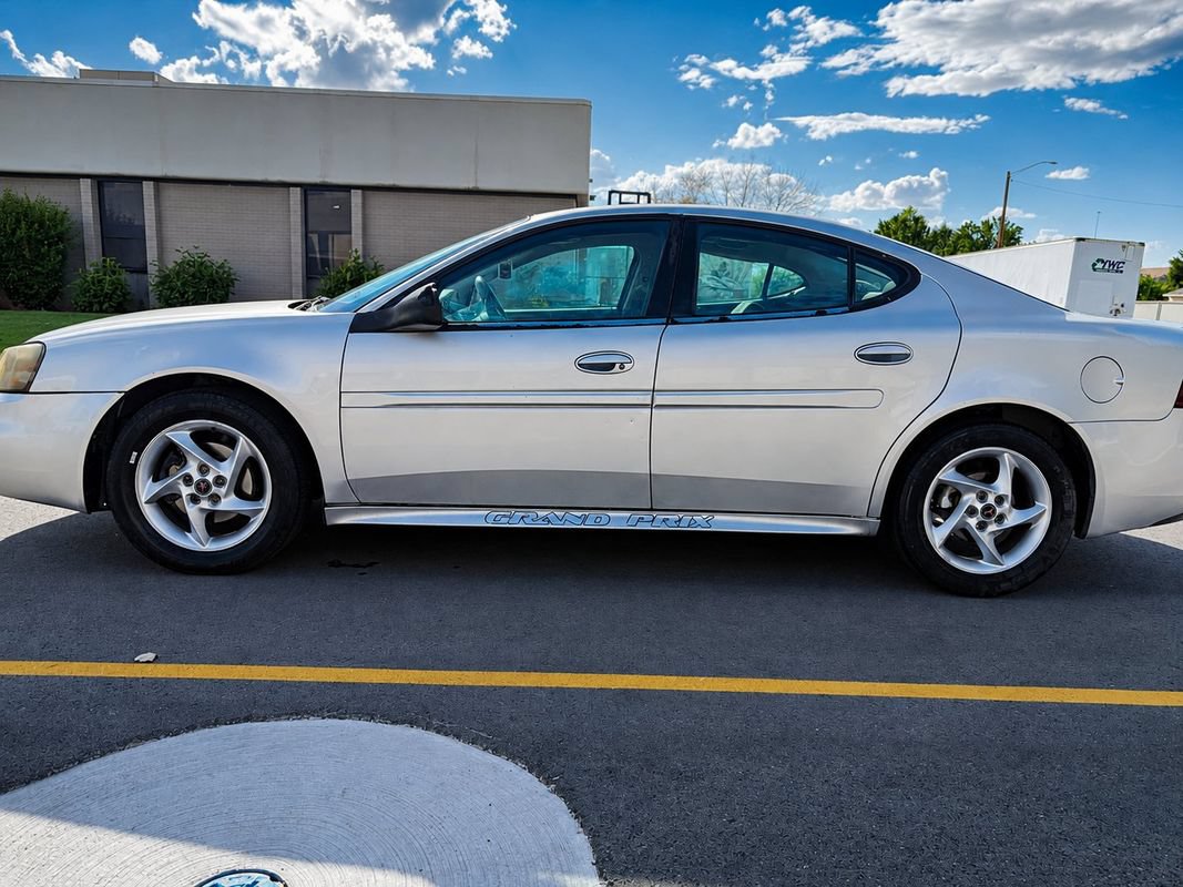 Used 2004 Pontiac Grand Prix GTP FWD image 2