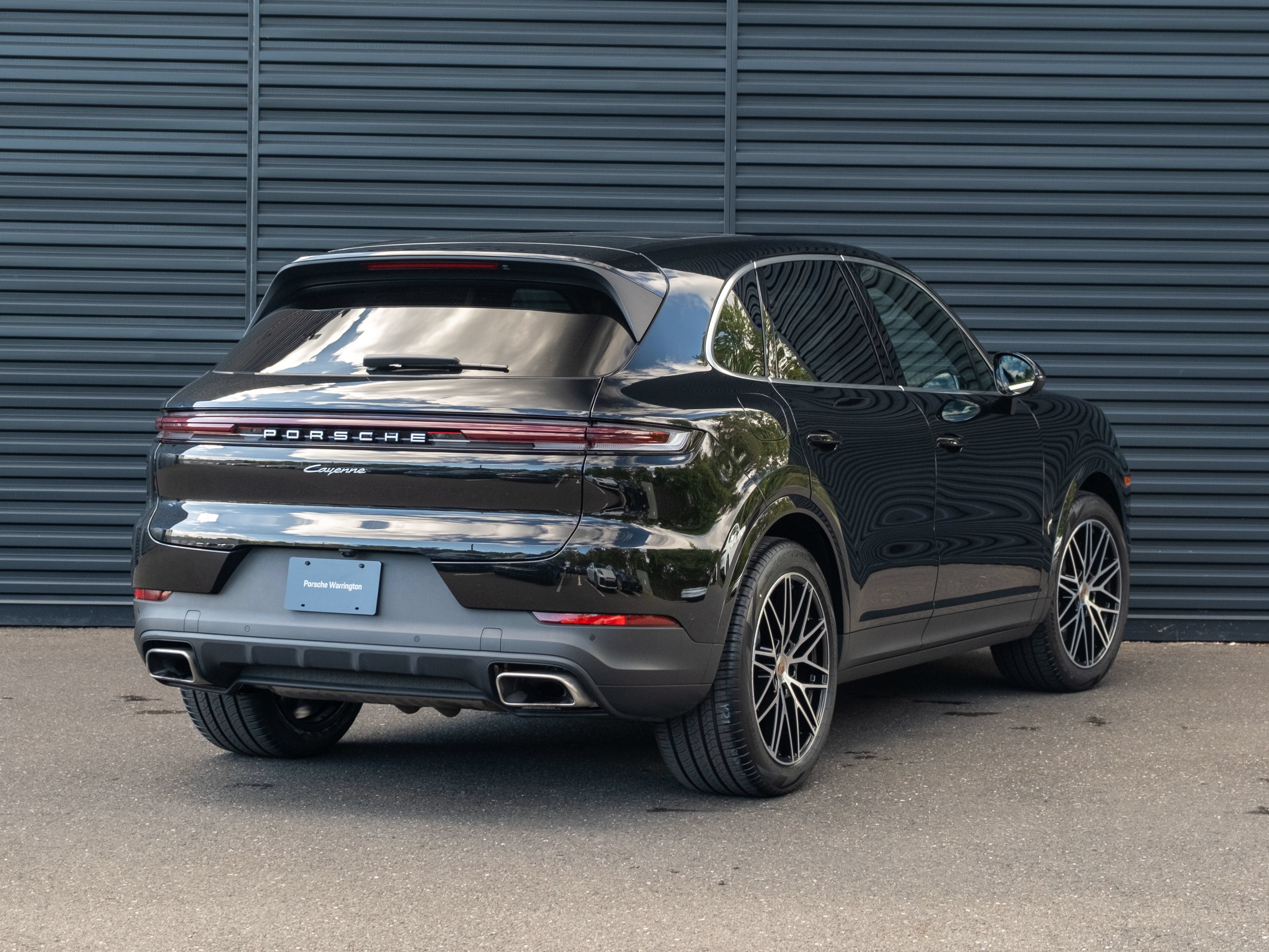 Certified 2025 Porsche Cayenne w/ Premium Package AWD/4WD image 8